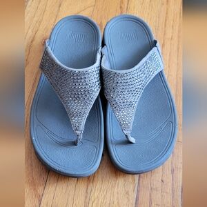 FitFlop Gray Rhinestone Flip Flop Size US 5 good condition